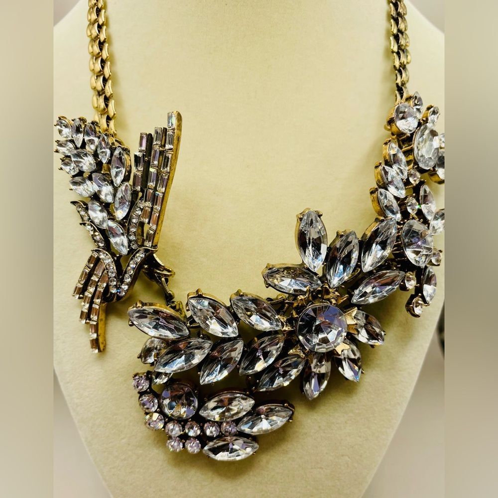 Vintage bird and flower rhinestone bib chunky statement necklace. Gold tone.